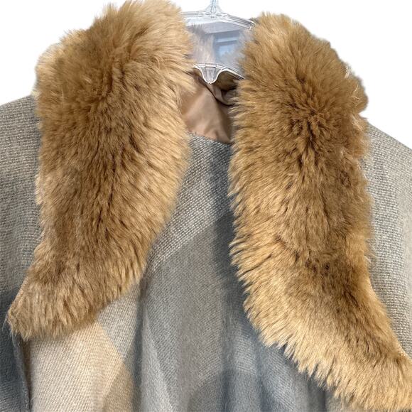 Grey/Beige Plaid Poncho One Size - Picture 4 of 5